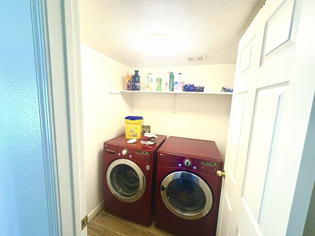 Foto del edificio - 10960 Woolwich Way