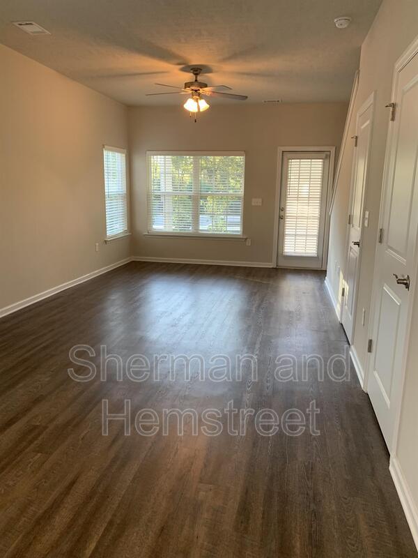 Building Photo - 614 Dobhill Ln