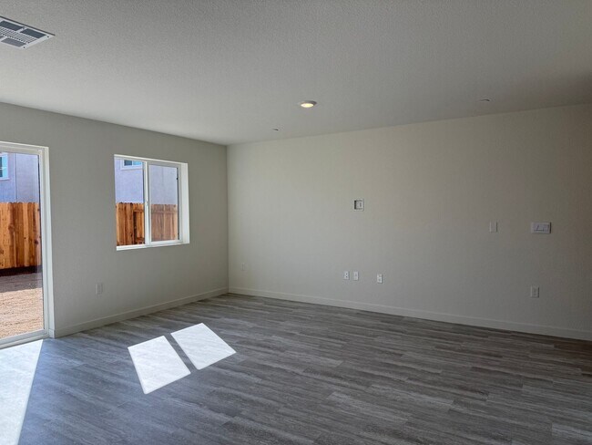 Foto del edificio - 4 Bed 2.5 Ba 2 Story 2 Car