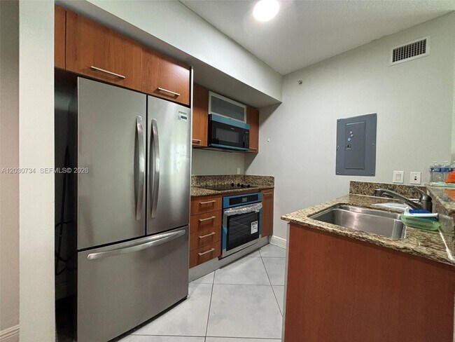 Foto del edificio - 9055 SW 73rd Ct
