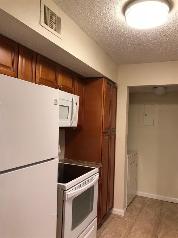 Building Photo - 15502 Waverly Dr