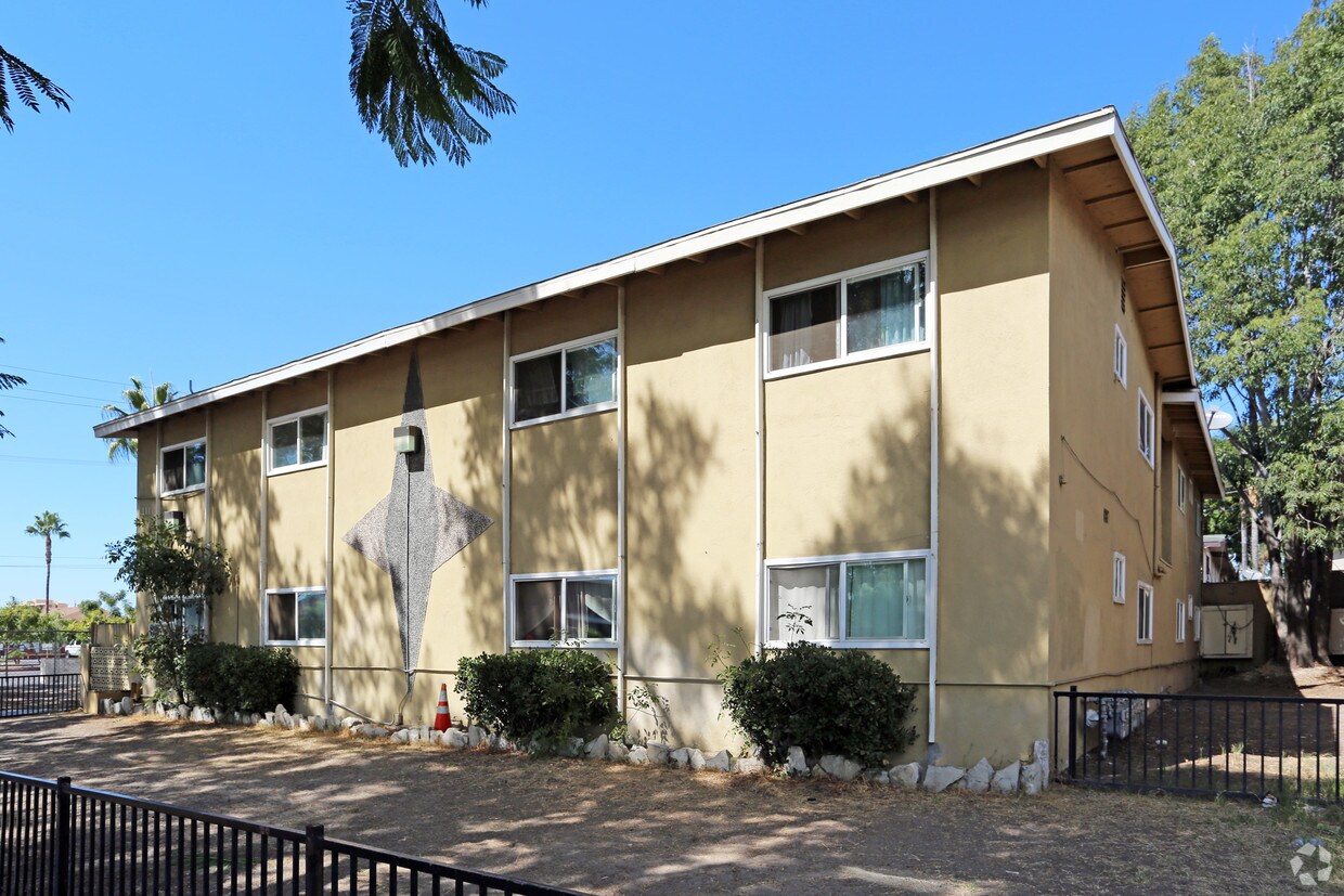 Foto del edificio - 111 E Leatrice Ln