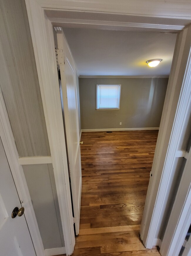 Entry to bedroom - 1949 Hinshaw Ave