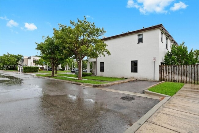 Foto del edificio - 20814 NE 5th Ct