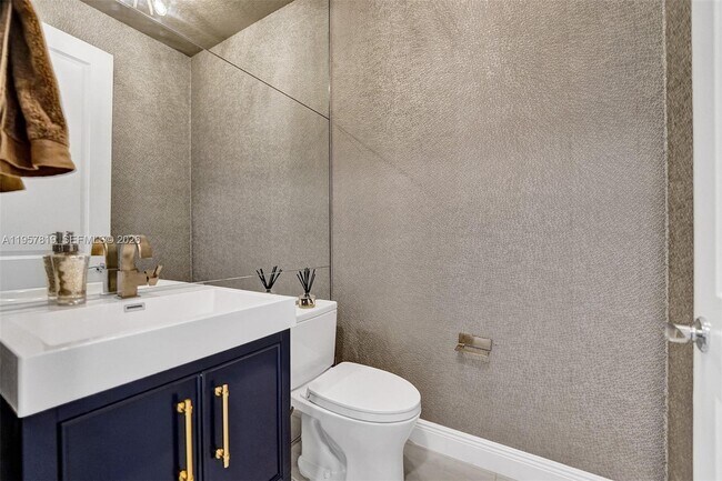 Foto del edificio - 1033 Eucalyptus Dr