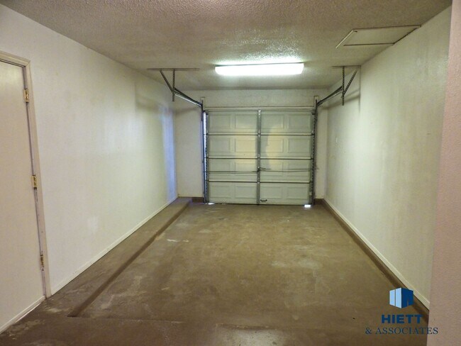 Building Photo - Great move in ready home close to Ft. Bliss