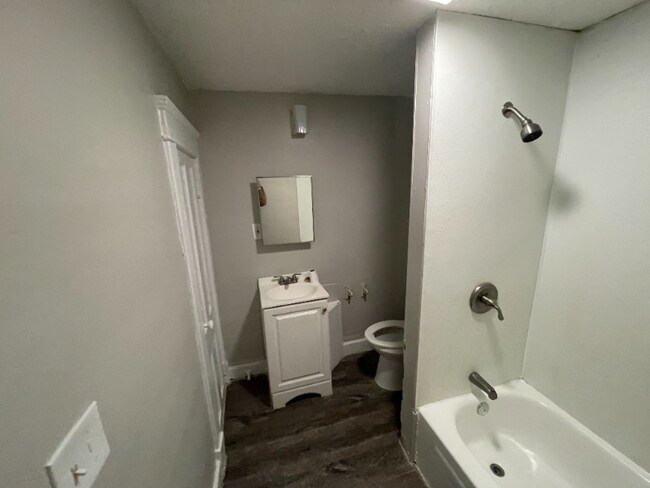 Foto del edificio - 1733-1737 Long Ave