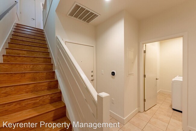 Building Photo - 2 br, 2.5 bath House - 1702 S. Lamar Blvd....