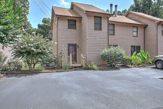 Building Photo - 206 Windridge Colony