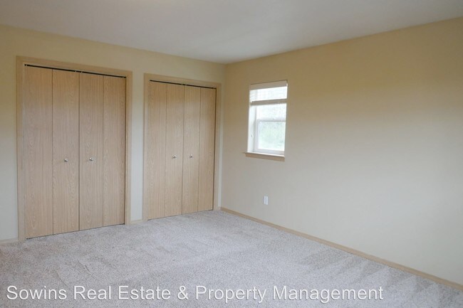 Building Photo - 1611 SE Willow Dr