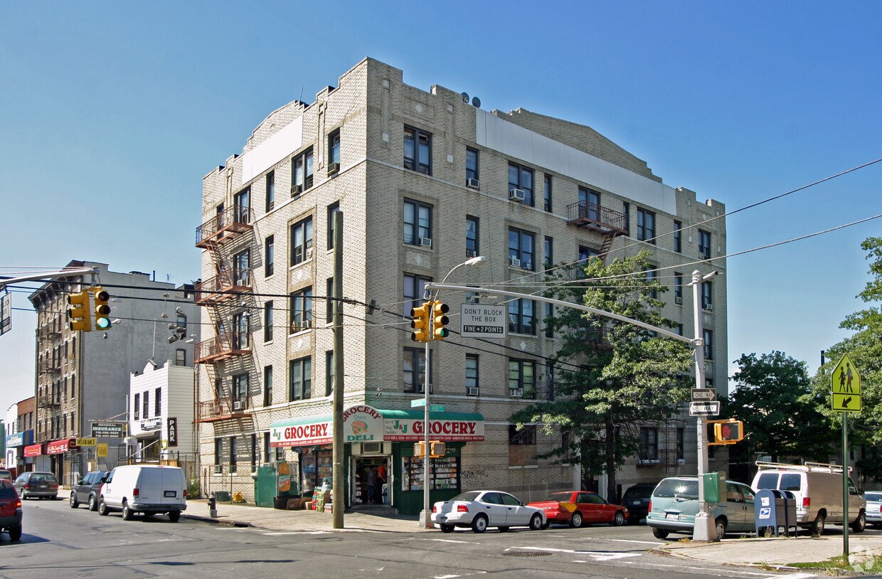 Primary Photo - 40-01 Crescent St