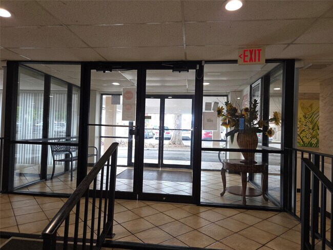 Foto del edificio - 4158 Inverrary Dr