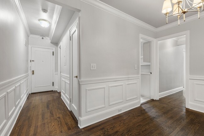 Building Photo - 25 W Elm St