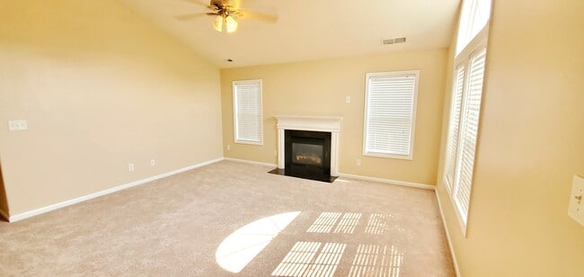 Building Photo - 3 Bedroom/2 Bath Charming Ranch