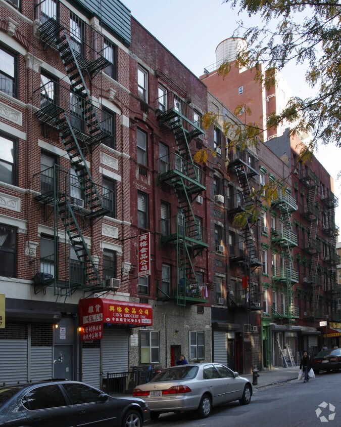 Building Photo - 21 Monroe St
