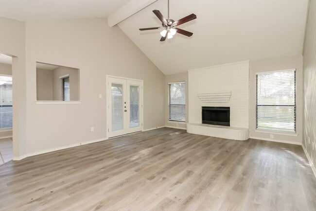 Building Photo - 6216 N Park Dr