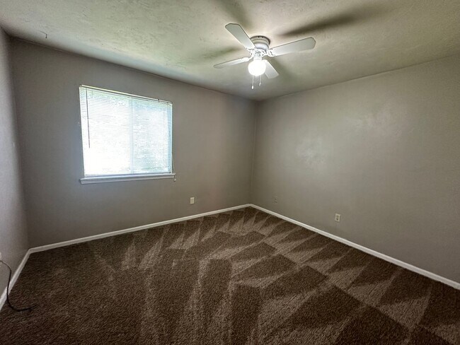 Foto del edificio - 749 Pointe Ct