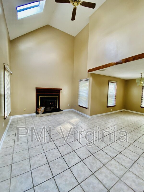 Building Photo - 604 Birchridge Ct