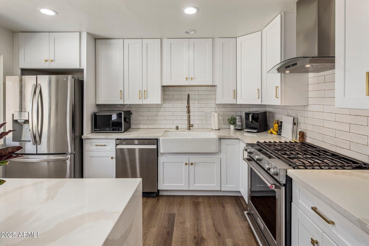 Foto principal - 8022 E Columbus Ave