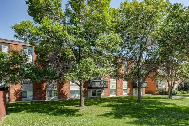 Building Photo - Summers Manor