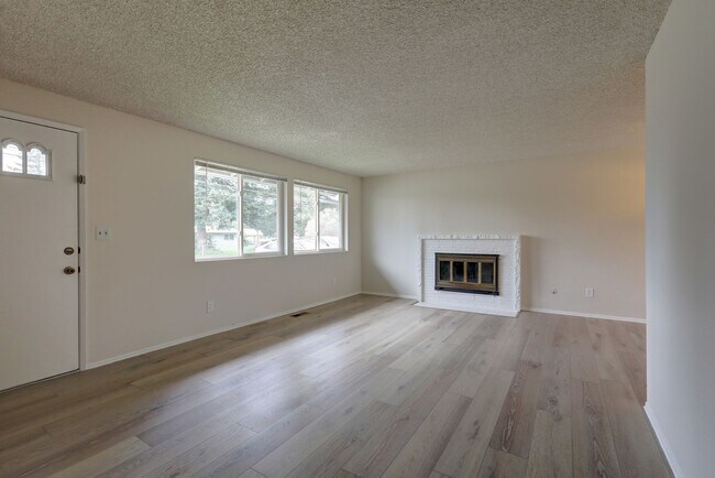 Foto del edificio - Beautiful, Remodeled Burien Rambler Available Now! 3Bedrooms Plus Den!
