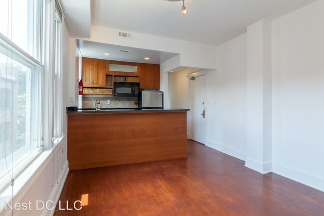Foto del edificio - 3618 Connecticut Ave NW