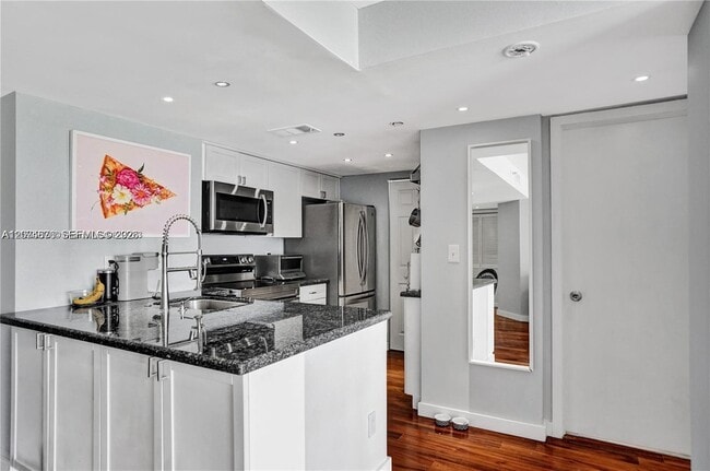 Building Photo - 770 Claughton Island Dr