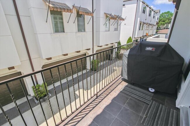 Foto del edificio - 4214 Dickson St