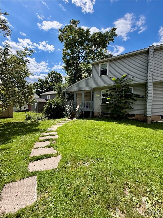 Foto del edificio - 722 Oswego St