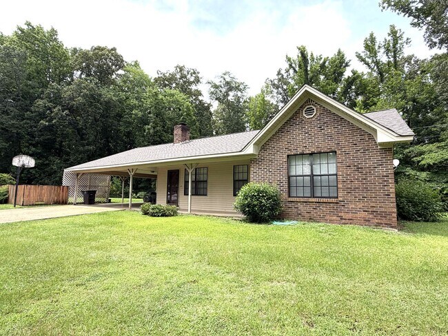 Foto del edificio - 4 bed/3 bath house in Tupelo