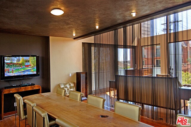 Foto del edificio - 1800 Thayer Ave