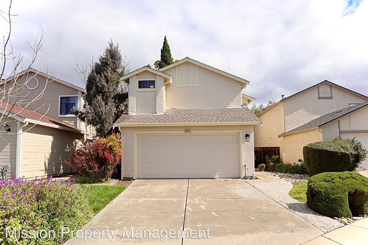 2 br, 2.5 bath House 38828 Stonington Ter House Rental in Fremont