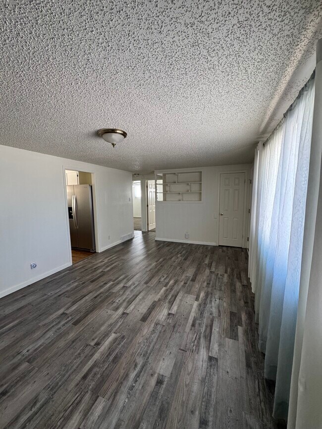 Front room - 1622 Jerry Murphy Rd