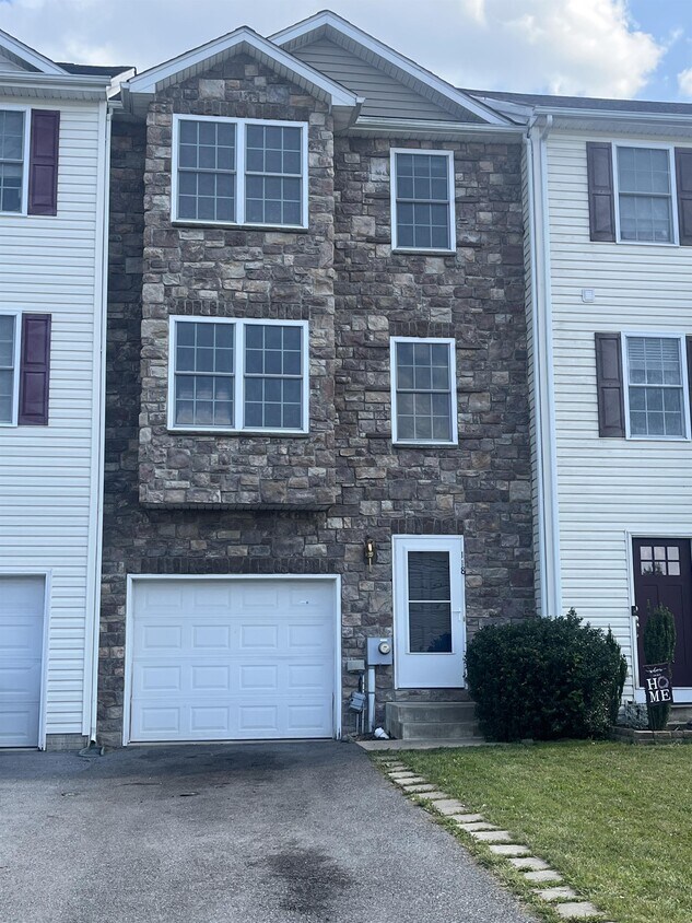Primary Photo - 118 Myatt Ct