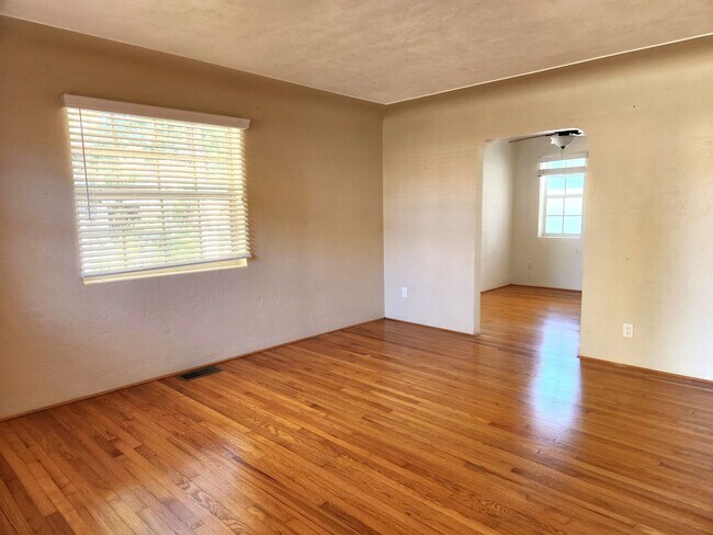 Foto del edificio - Updated 3-bedroom, 2-bath home