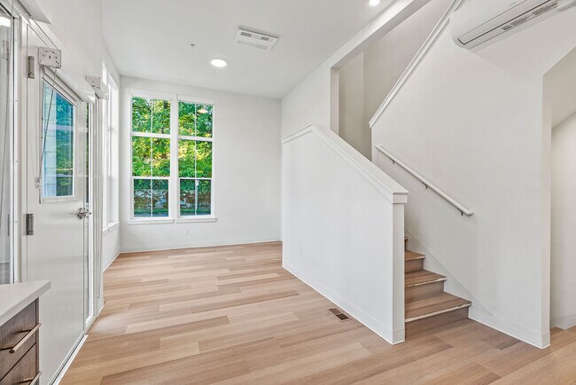 Ventanas grandes (Unidad 4) - 2175 SE Stark St