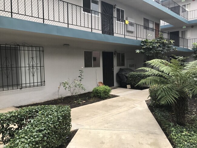 Foto del edificio - 3 Bedroom Clairemont Condo in Gated Community