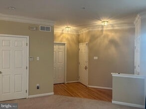 Building Photo - 233 Birchwood Dr