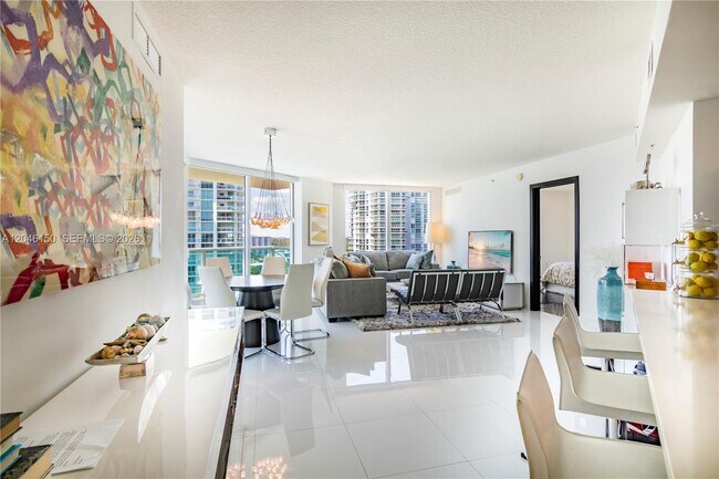 Foto del edificio - 150 Sunny Isles Blvd