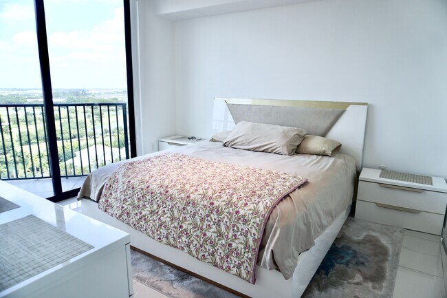 Foto del edificio - 5300 Paseo Blvd