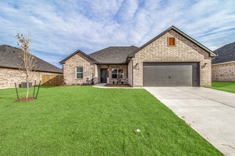 Building Photo - 2819 Orchid Dr