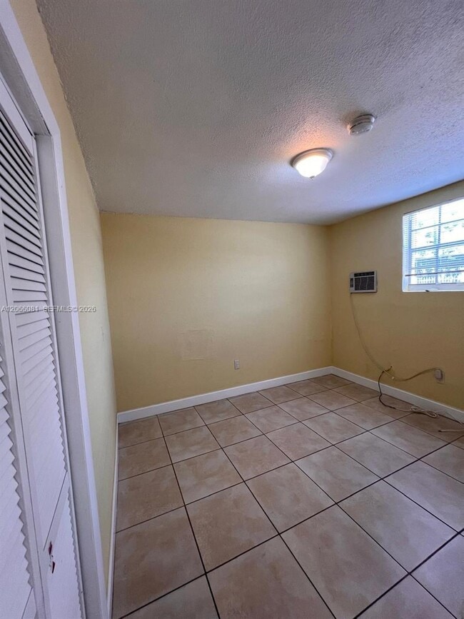 Foto del edificio - 1625 NW 35th St
