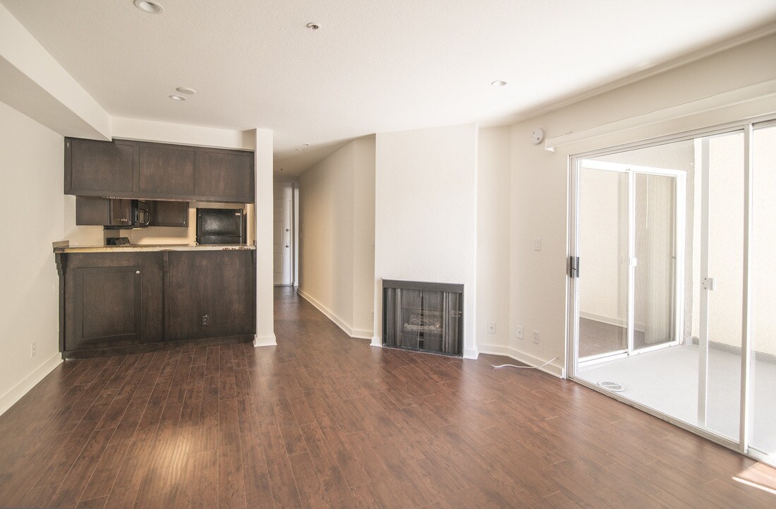 1348 N Sierra Bonita Ave, West Hollywood, CA 90046 Apartments in West