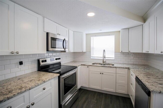Building Photo - 1025 Croydon Ln