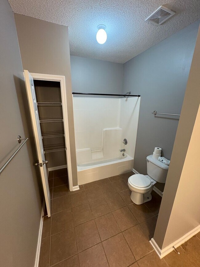 Foto del edificio - 218 Wakefield Way