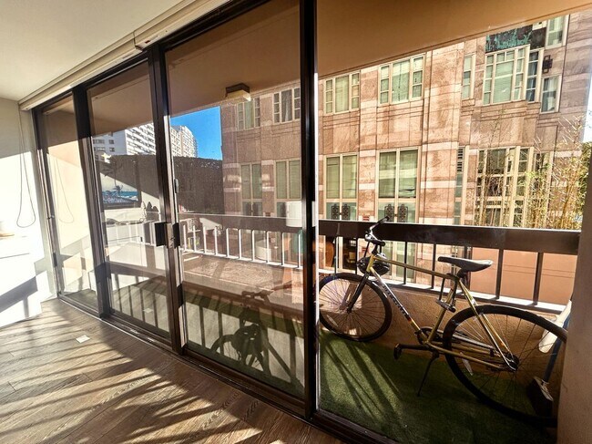 Foto del edificio - 10590 Wilshire Blvd