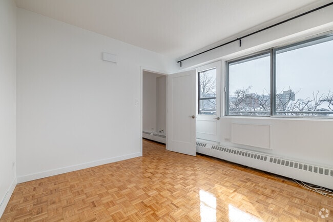 2BR, 1BA - 610SF - Primary Bedroom - Milton Parc