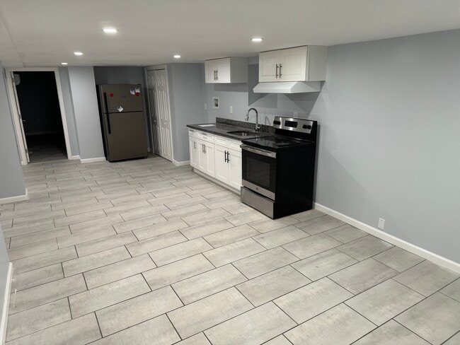 Building Photo - 288 2nd Ave W