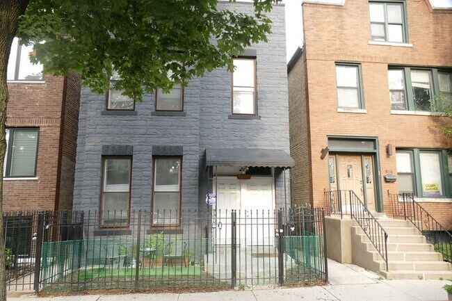 Foto del edificio - 834 N Mozart St