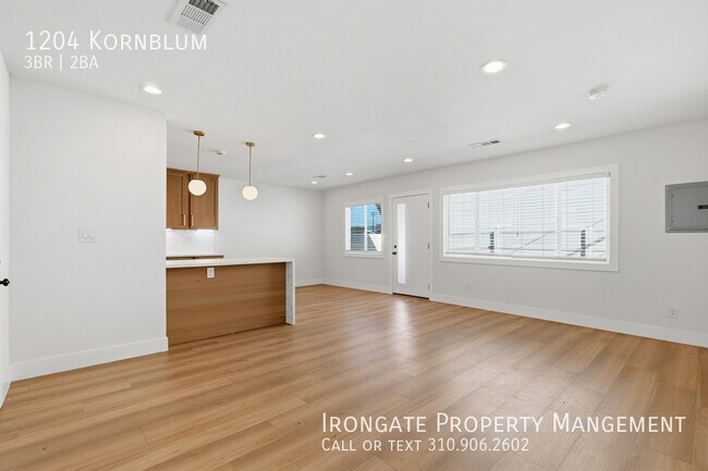 Foto del edificio - 1204 Kornblum-